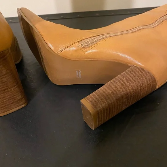 Diba Elegant Tan Knee-High Women's Size 8M Leather Square Toe Boots w/4” Heel - Picture 9 of 16